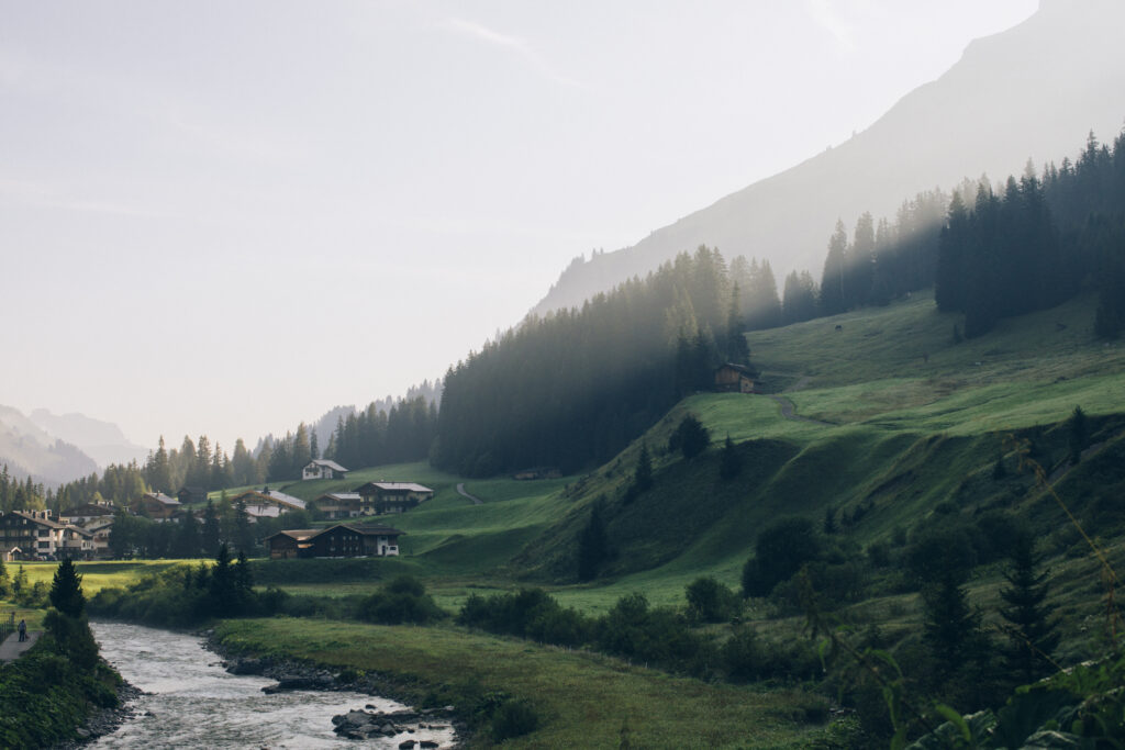 Berglandschaft in Lech im Sommer